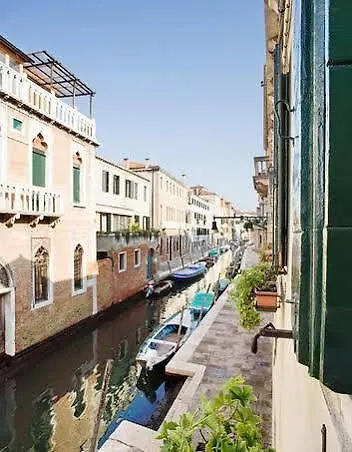 Casa Rezzonico Bed & Breakfast Venedik 2*,